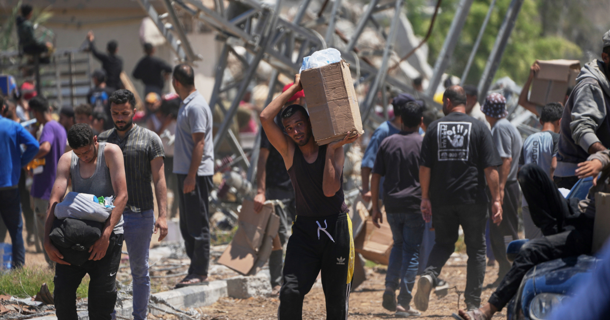 Gaza Humanitarian Foundation, soldati israeliani a Haaretz: “Abbiamo l’ordine di sparare ai palestinesi che chiedono cibo. E’ un campo di sterminio”