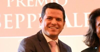 Copertina di Sicilia, dall’apericena all’auto blu per comprare il kebab: chiuse le indagini sul presidente dell’Ars Gaetano Galvagno (Fdi)