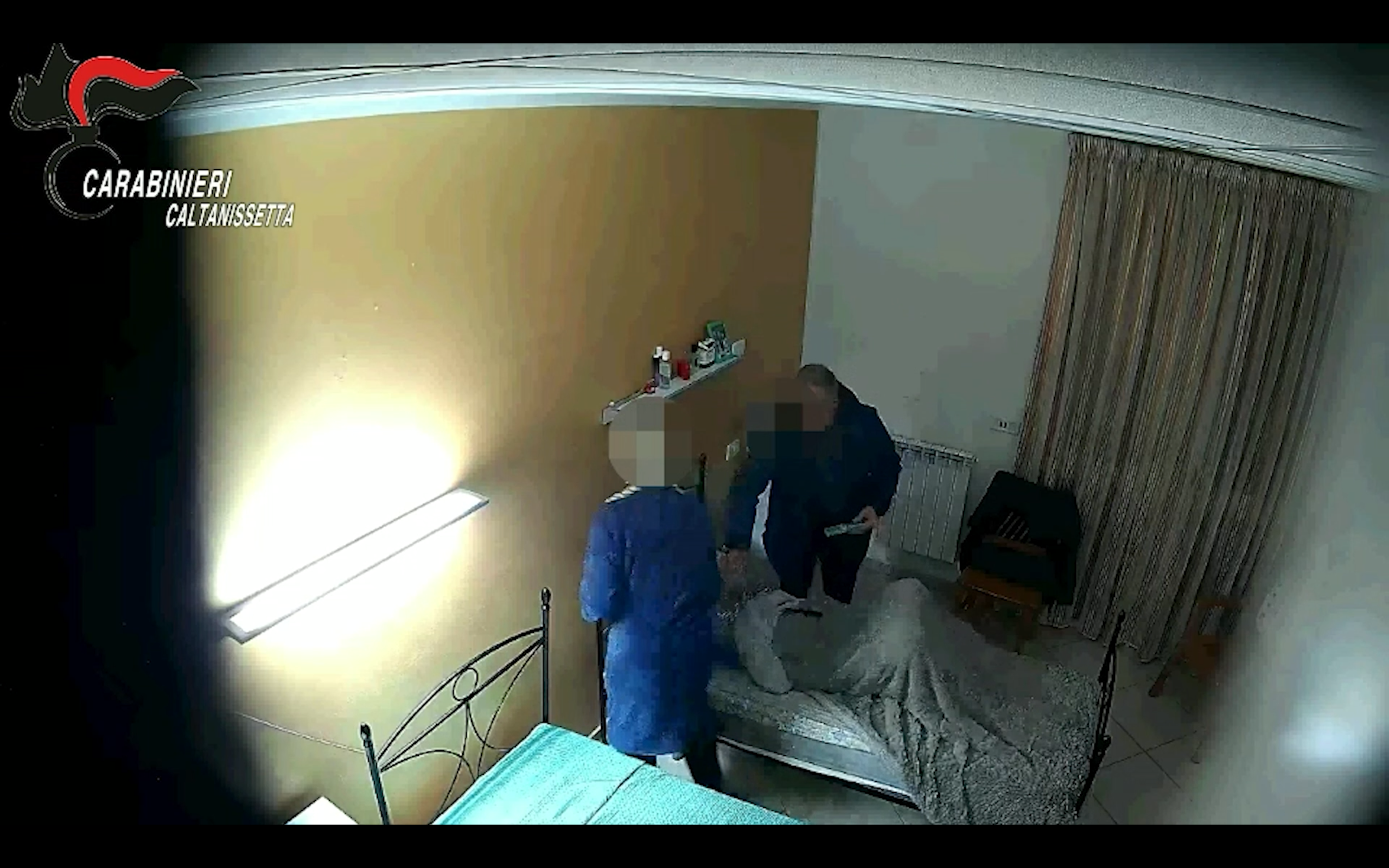 anziani legati al letto con cinghie e nastro adesivo tre arresti per maltrattamenti in una casa di cura nel nisseno 8211 video