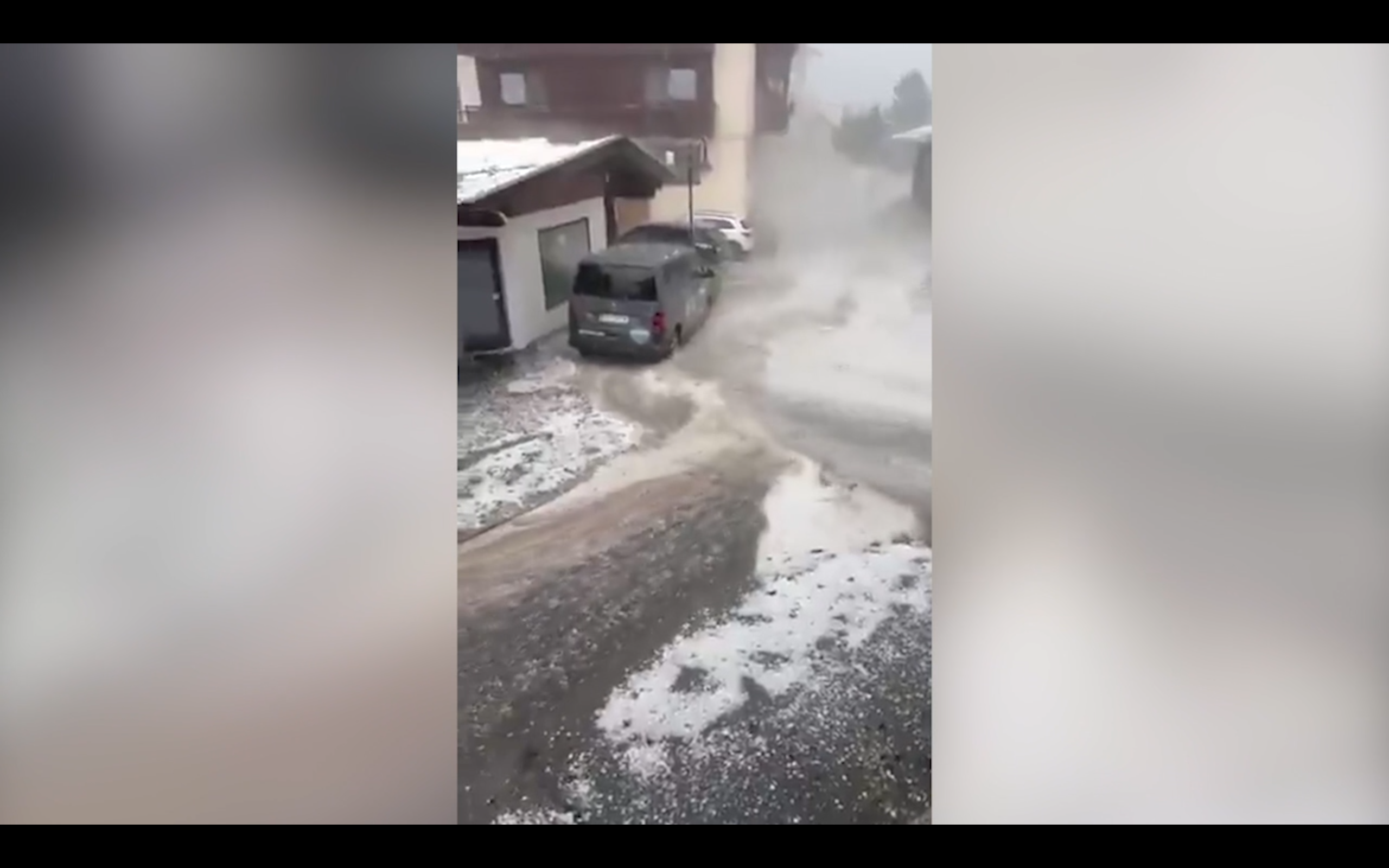 impressionante grandinata in tirolo le strade sono fiumi bianchi chicchi grandi fino a 5 centimetri