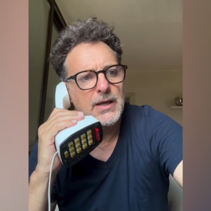 Pieraccioni prende in giro Bezos: “Regalo di nozze? La vaporella già ce l’ha, facciamo una busta con 60-70 euro”