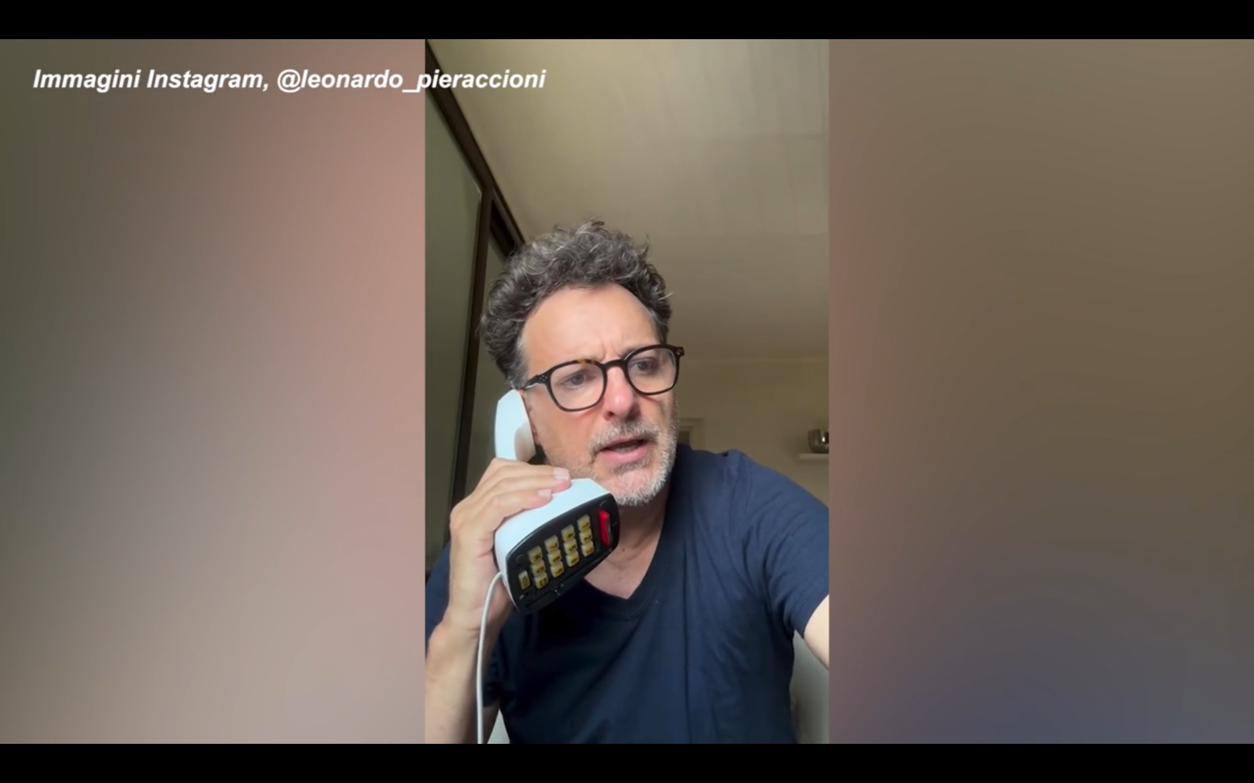 Pieraccioni prende in giro Bezos: “Regalo di nozze? La vaporella già ce l’ha, facciamo una busta con 60 70 euro” Pieraccioni prende in giro Bezos: “Regalo di nozze? La vaporella già ce l’ha, facciamo una busta con 60 70 euro”