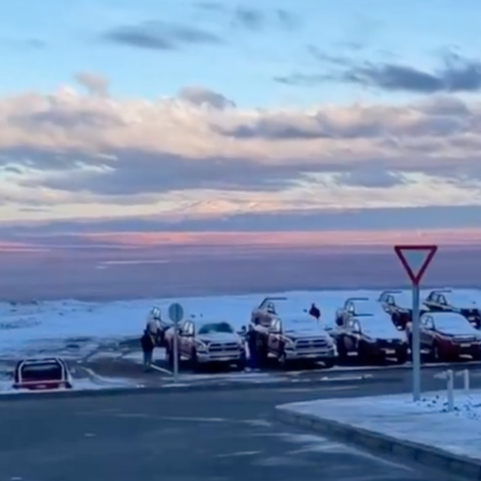 “Non succedeva da 10 anni”: le incredibili immagini della nevicata che ha imbiancato Atacama, il deserto più arido al mondo