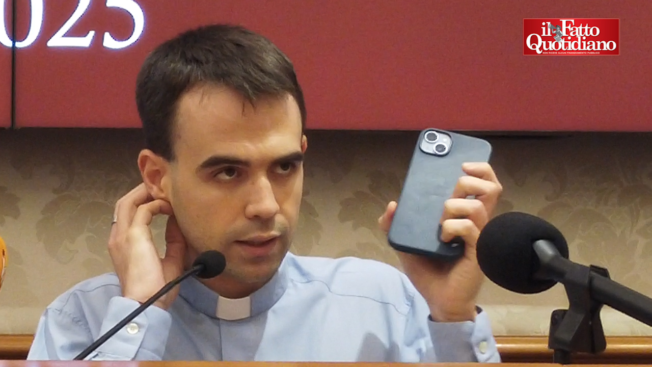 “Spiare giornalisti e attivisti è pericolo per democrazia”: le tre domande di don Ferrari sul caso Paragon “Spiare giornalisti e attivisti è pericolo per democrazia”: le tre domande di don Ferrari sul caso Paragon