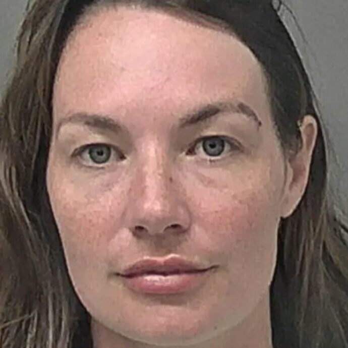 “Ha rubato gioielli dal negozio dove lavorava, si è fatta un selfie coperta di diamanti e lo ha mandato alle colleghe, poi è partita per un viaggio”: arrestata in aeroporto