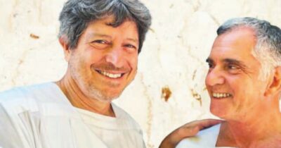 Copertina di Che flop, i santi: “Pietro e Paolo” (durante il giubileo) cancellano recite