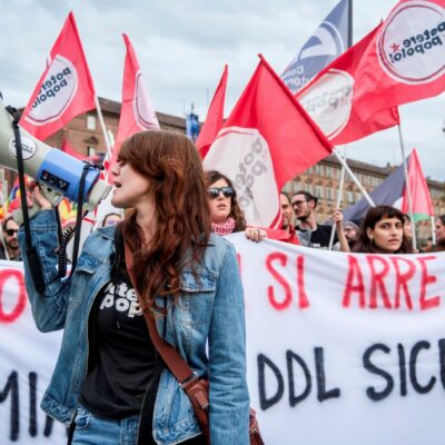 Copertina di Polizia infiltrata nei collettivi. Spiato pure Potere al Popolo