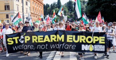 Copertina di Riarmo, i fan lo negano: “Solo ponti e nuovi Gps”