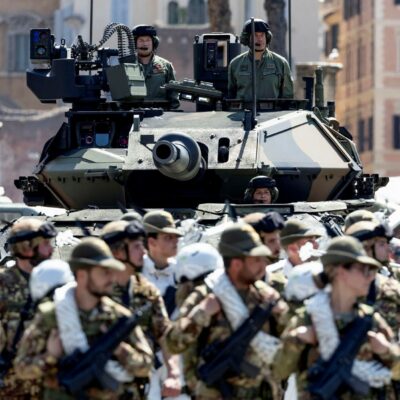 Copertina di Riarmo, la lista della spesa militare italiana: droni sottomarini, missili, hacker e caccia