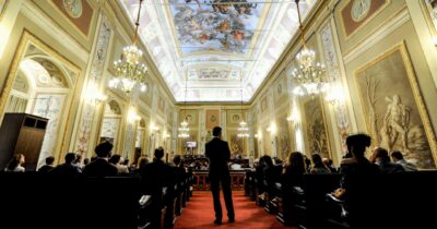 Copertina di Regione Sicilia, il sistema della famiglia Galvagno: “Facciamo guadagnare pure lui”