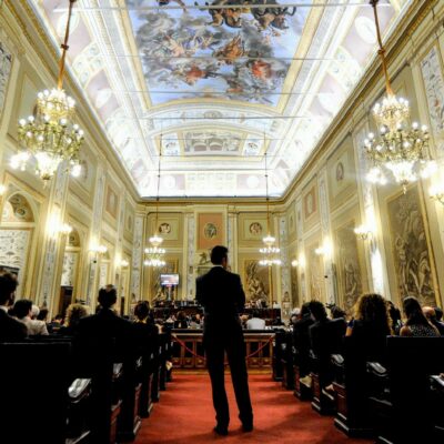 Copertina di Regione Sicilia, il sistema della famiglia Galvagno: “Facciamo guadagnare pure lui”