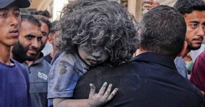 Copertina di Cercavano cibo: 70 morti nella striscia