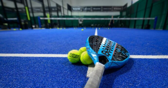 Padel, clamoroso in Spagna: il pubblico insorge e costringe a spostare il match su un altro campo – Video