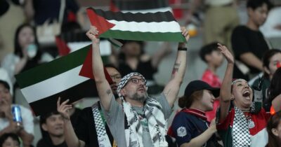 Copertina di La Palestina fuori dal Mondiale per un rigore inesistente al 97esimo, il dolore del ct: “Noi abbandonati anche dal mondo dello sport”