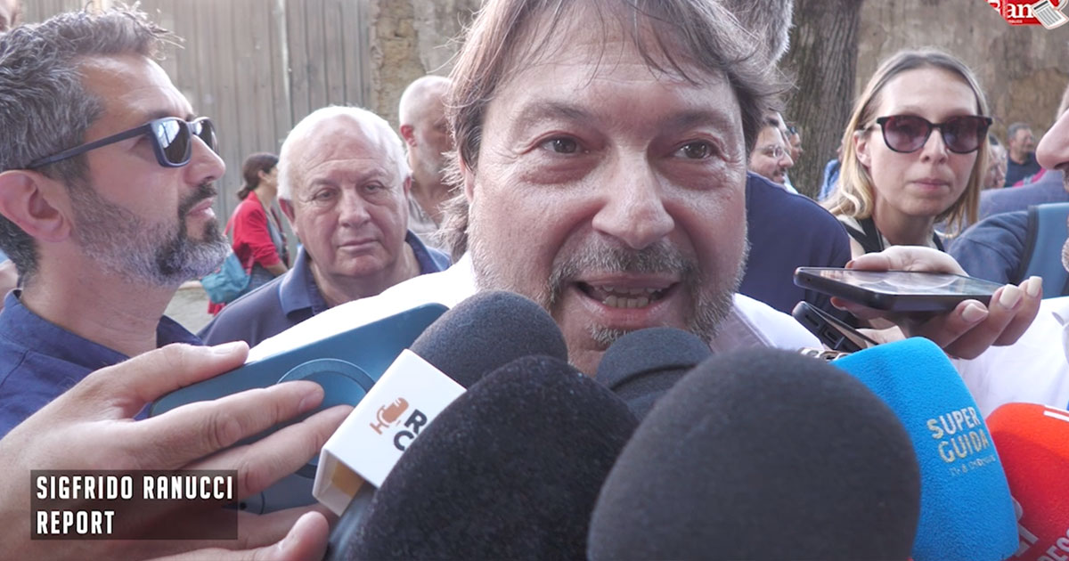 Palinsesti Rai, la protesta dei giornalisti contro i tagli. Ranucci: “I miei collaboratori perderanno il 14% della retribuzione”