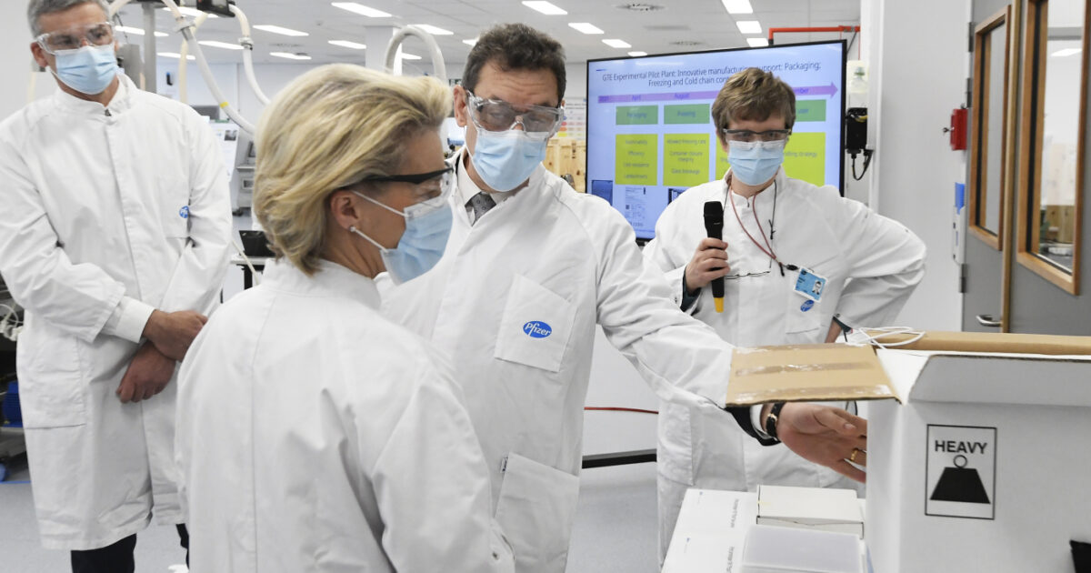 Pfizergate, la destra presenta una mozione di sfiducia contro Von der Leyen. I partiti italiani per ora si sfilano Pfizergate, la destra presenta una mozione di sfiducia contro Von der Leyen. I partiti italiani per ora si sfilano