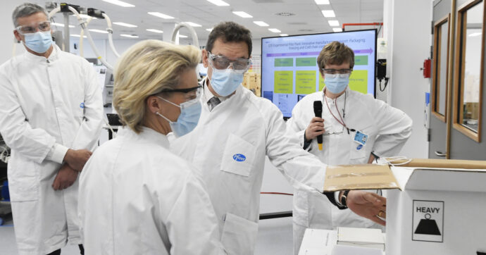 Pfizergate, la destra presenta una mozione di sfiducia contro Von der Leyen. I partiti italiani per ora si sfilano