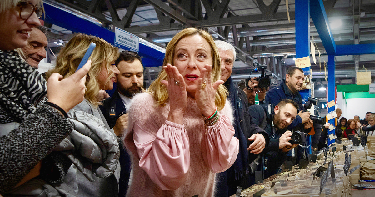 Sondaggi, Meloni ai massimi da un anno mentre l’opposizione frana: “Il campo largo perde il 2,2%” Sondaggi, Meloni ai massimi da un anno mentre l’opposizione frana: “Il campo largo perde il 2,2%”