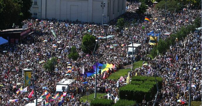 Budapest Pride, “quasi 200mila” alla marcia vietata da Orban. Militanti di estrema destra tentano di bloccarla (invano)