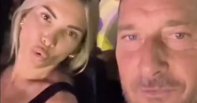 Copertina di Francesco Totti e Noemi scatenati al concerto di Vasco Rossi a Roma. Ballano su “Rewind” – IL VIDEO