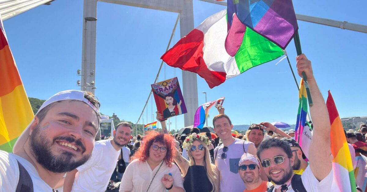 “Le bandiere nere, la polizia a perdita d’occhio: col Pride abbiamo vinto divieti e provocazioni di Orbàn e della destra”: il racconto da Budapest “Le bandiere nere, la polizia a perdita d’occhio: col Pride abbiamo vinto divieti e provocazioni di Orbàn e della destra”: il racconto da Budapest