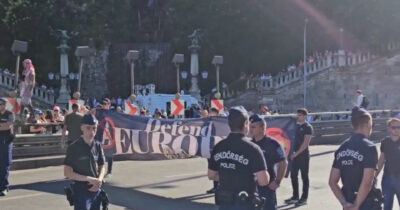 Copertina di L’estrema destra ungherese blocca il corteo del Pride di Budapest: striscione con scritto “difendere l’Europa”