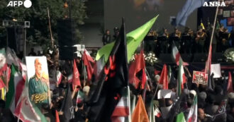 In Iran i funerali di Stato dei vertici morti nella guerra contro Israele: le immagini