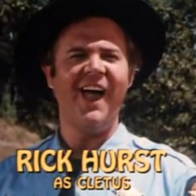 È morto Rick Hurst, ha interpretato il vice sceriffo Cletus Hogg nella sitcom di successo “Hazzard”