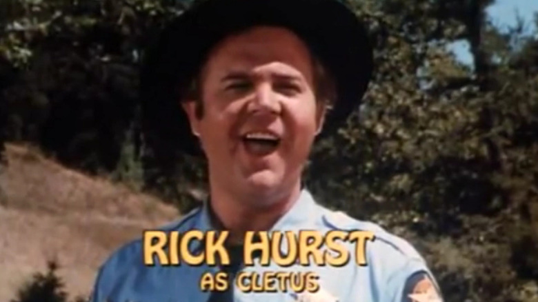 200 morto rick hurst ha interpretato il vice sceriffo cletus hogg nella sitcom di successo hazzard