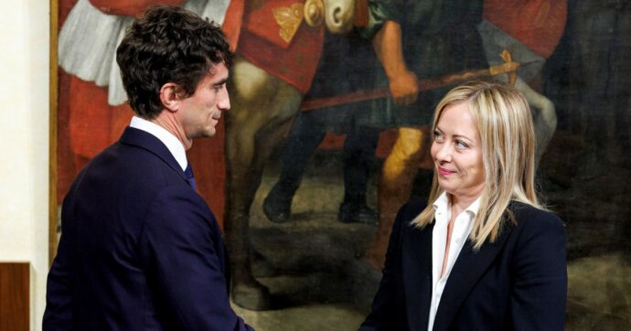 Ecco la proposta FdI. Uno “scudo” penale per gli agenti violenti