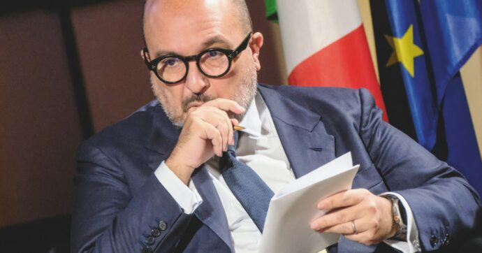 Il Tribunale dei ministri contro Sangiuliano: “Processatelo per la chiave d’oro di Pompei”