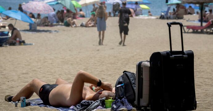 Mediterraneo a +5 gradi: il mare è già a metà agosto