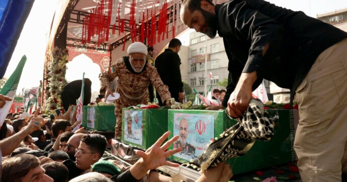 A Teheran arresti e fatwa. Trump: “Possibili altri raid”