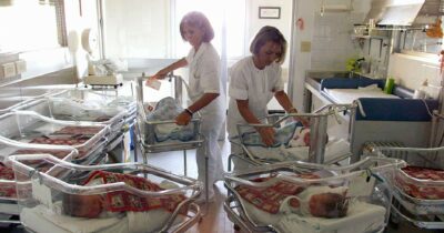 Copertina di Sassari, letture di libri in ospedale per neonati