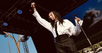 Copertina di “Abbiamo le vere armi in mano, possiamo partire da noi. Si cominci dalla cultura e dall’educazione”: Ghali e il discorso per Gaza a “Non in mio nome”