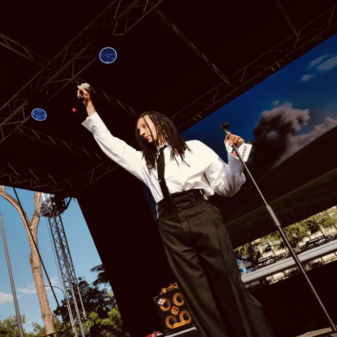 “Abbiamo le vere armi in mano, possiamo partire da noi. Si cominci dalla cultura e dall’educazione”: Ghali e il discorso per Gaza a “Non in mio nome”