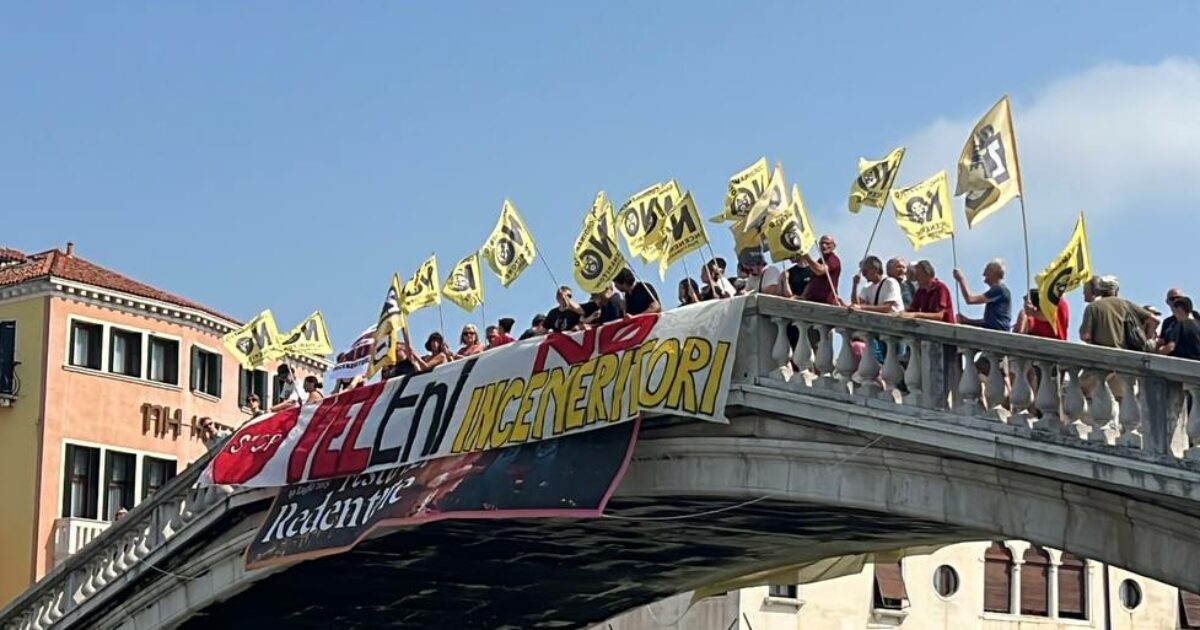 Eni battuta dai comitati: stop all’inceneritore di fanghi a Porto Marghera. Decisivo il parere dell’Iss Eni battuta dai comitati: stop all’inceneritore di fanghi a Porto Marghera. Decisivo il parere dell’Iss