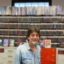 Copertina di Il Video Club di Imola che resiste da 40 anni. Il titolare Carlo Torri-Highlander: “Sono rimasto l’unico”