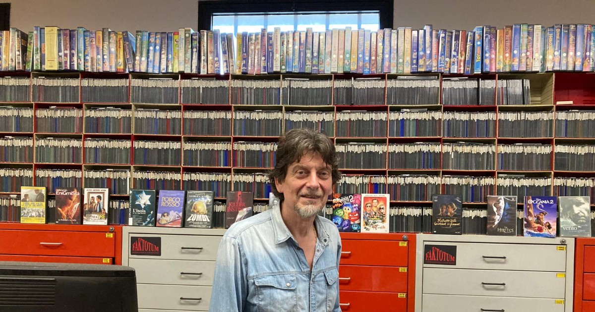 Il Video Club di Imola che resiste da 40 anni. Il titolare Carlo Torri come Highlander: “Sono rimasto l’unico” Il Video Club di Imola che resiste da 40 anni. Il titolare Carlo Torri come Highlander: “Sono rimasto l’unico”