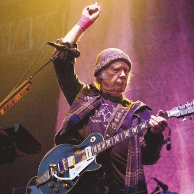 Copertina di Fumantino, ecologista, militante: la fiamma di Neil Young è eterna