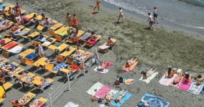 Copertina di Josi Gerardo Della Ragione: “Spiagge free e no camorra: sono il sindaco-antibiotico”