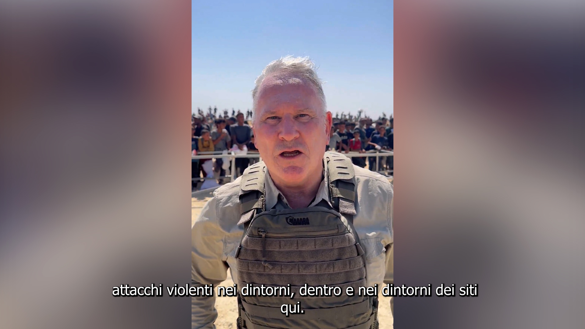 “Violenza nei siti di distribuzione aiuti a Gaza? Propaganda”: il veterano inglese finisce di parlare e si sente un colpo di mitra “Violenza nei siti di distribuzione aiuti a Gaza? Propaganda”: il veterano inglese finisce di parlare e si sente un colpo di mitra