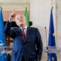 Copertina di Tajani insiste: “Le bandiera europea è blu come il manto della Madonna e con le 12 stelle delle tribù d’Israele”. E il post su X viene segnalato