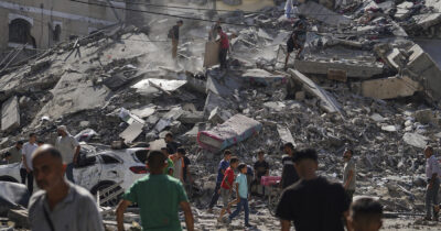 Copertina di Gaza, 48 morti per i nuovi raid israeliani. E l’esercito di Tel Aviv annuncia “l’estensione delle operazioni”