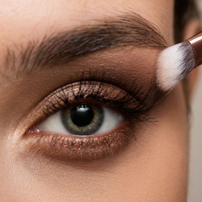 Come truccarsi per una cerimonia d’estate? I consigli del make-up artist per un look impeccabile e duraturo anche con caldo e afa