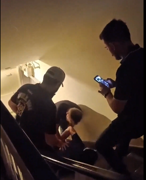 Turchia, autore satirico arrestato per una caricatura di Maometto. Militanti islamisti tentano l’assalto al giornale