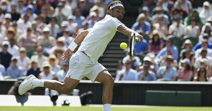 Fognini sfiora l’impresa con Alcaraz in 5 set, lo spagnolo: “Non capisco perché sia il suo ultimo Wimbledon”