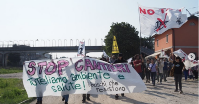 Copertina di Tav, a Vicenza si avvicina l’ora degli sgomberi. Gli ambientalisti: “Non si può distruggere un bosco per risparmiare qualche minuto di viaggio”