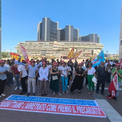 Copertina di Giustizia, i 12mila precari del Pnrr protestano a un anno dalla scadenza dei contratti: “Nessuna certezza sul futuro”
