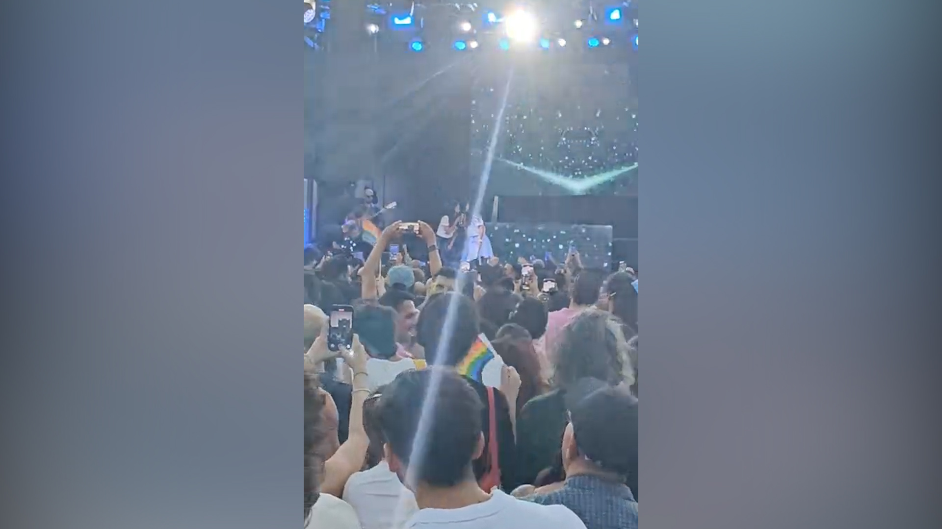 Ambra Angiolini e Jolanda Renga sul palco del Milano Pride: mamma e figlia si scatenano sulle note di T’appartengo – Video Ambra Angiolini e Jolanda Renga sul palco del Milano Pride: mamma e figlia si scatenano sulle note di T’appartengo – Video